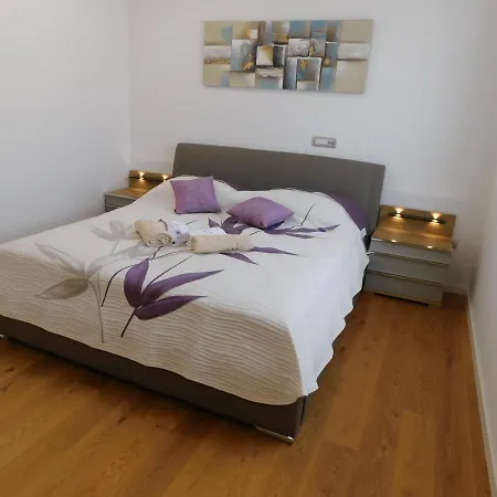 Apartment Zeleni Park 2 *